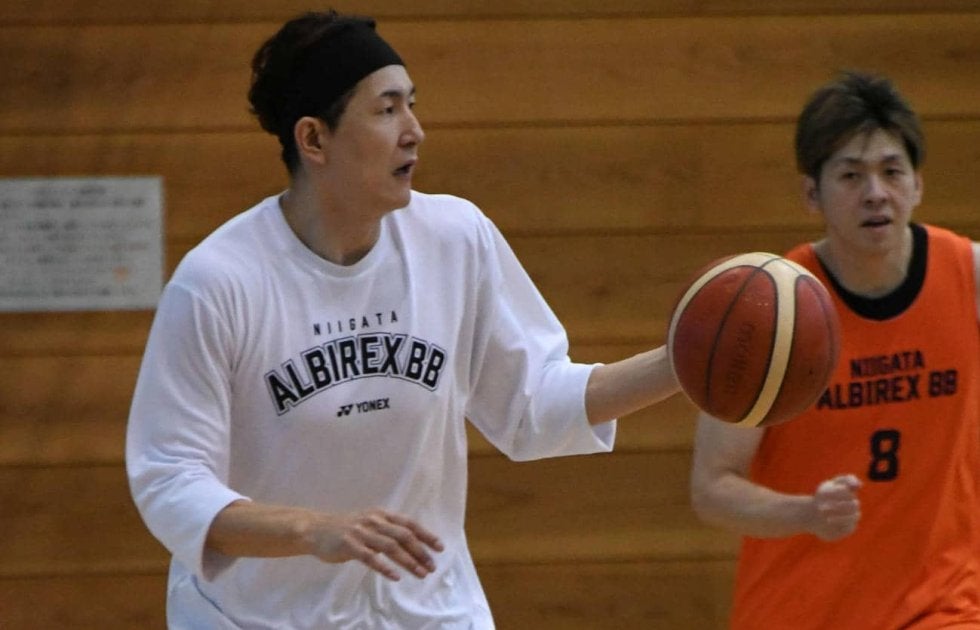 コ*ン様 川村卓也選手 サイン入りバスケットシューズ 連載】“破天荒Bリーガー”川村卓也の「意趣タク逸」Vol.04 B