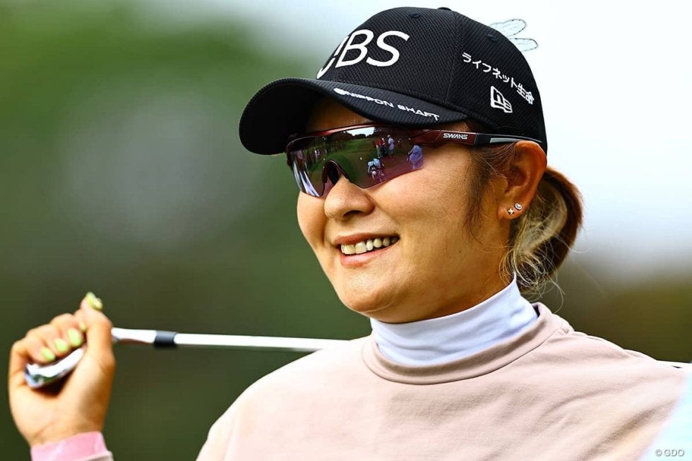 藤田さいき首位で決勝へ 葭葉ルミ、金澤志奈、イ・ミニョンが1打差