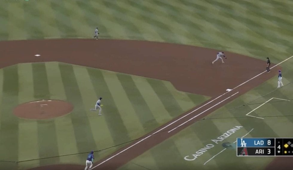 佐々木朗希のピンチを救った！ 名手・フリーマンの“超ファインプレー”「すげえ…」「上手すぎる」 高速ゴロをスーパーキャッチ… 球場騒然