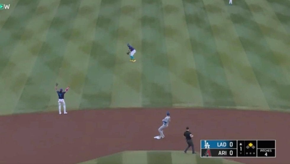 球場騒然！ 大谷翔平、超特大二塁打で“まさかの光景”「エグすぎる」 伸び続ける174キロ“高速打球”→外野手の頭上を爆速通過