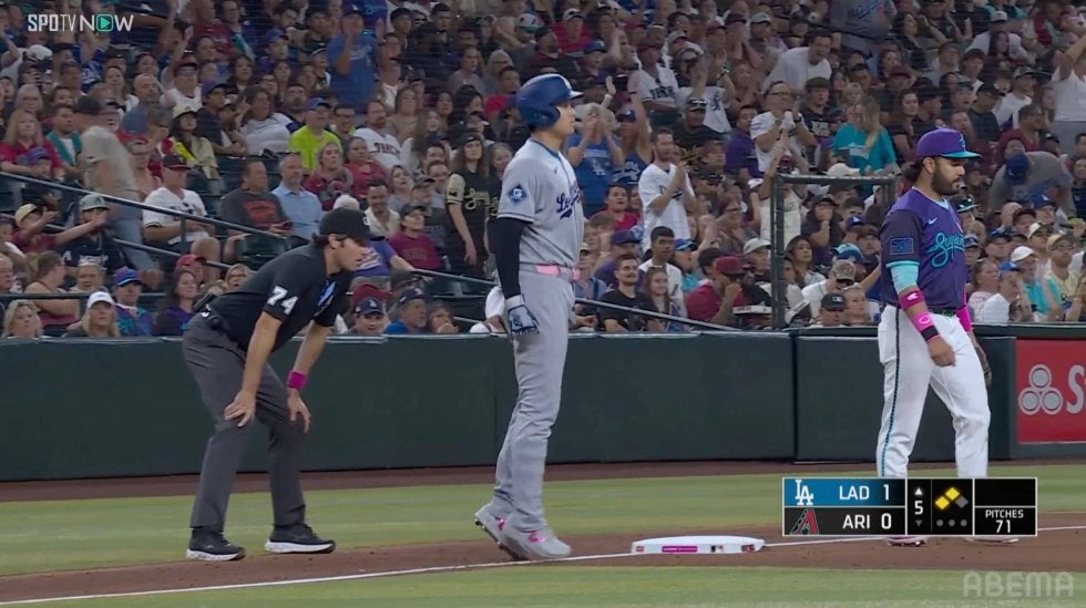 レフト前で！？ “一塁走者”大谷翔平、ベッツの「左安」で三塁へ到達 快速とばして余裕のスライディング…驚きと称賛の声