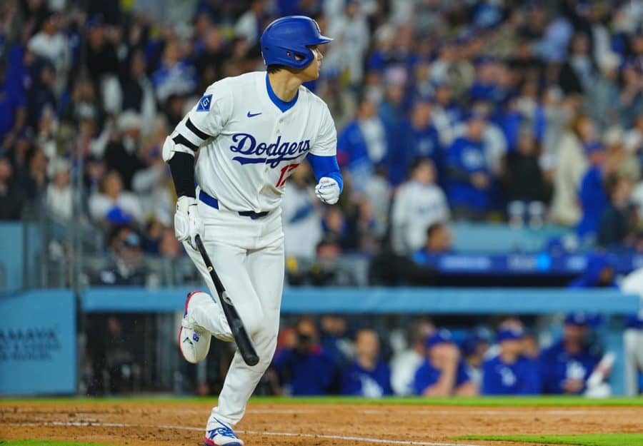 大谷翔平　新聞記事　14部 大谷翔平の14号にファン困惑「なんで」 “軽打”で柵越えに震撼「芸術的