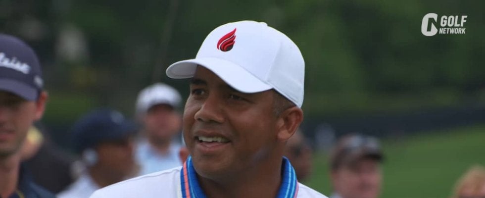 【動画】ジョナサン・ベガスが単独首位　17番では運良くバンカーレーキに当たってグリーンオン