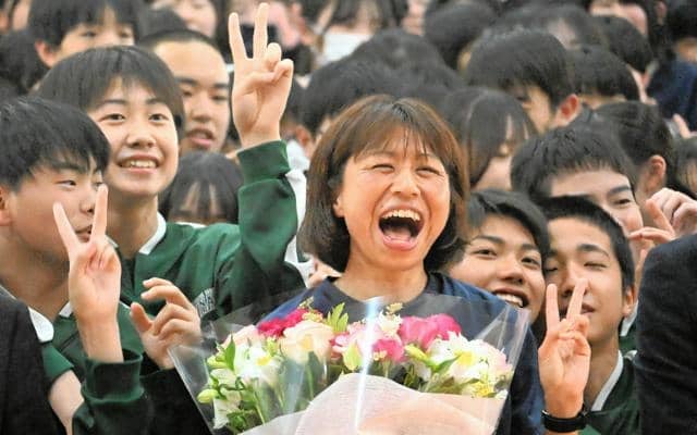 陸上・福士加代子さん、笑顔の裏で眠れぬ夜も　地元の中学で講演