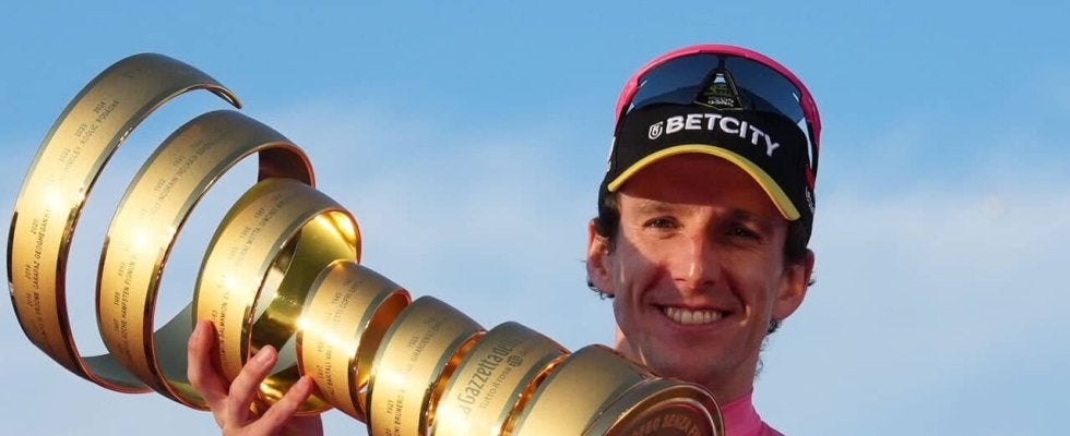 悲願達成！サイモン・イェーツが7年前の悔しさを晴らすジロ総合優勝 コーイが最終ステージのスプリントを制す｜ジロ・デ・イタリア2025 レースレポート：第21ステージ