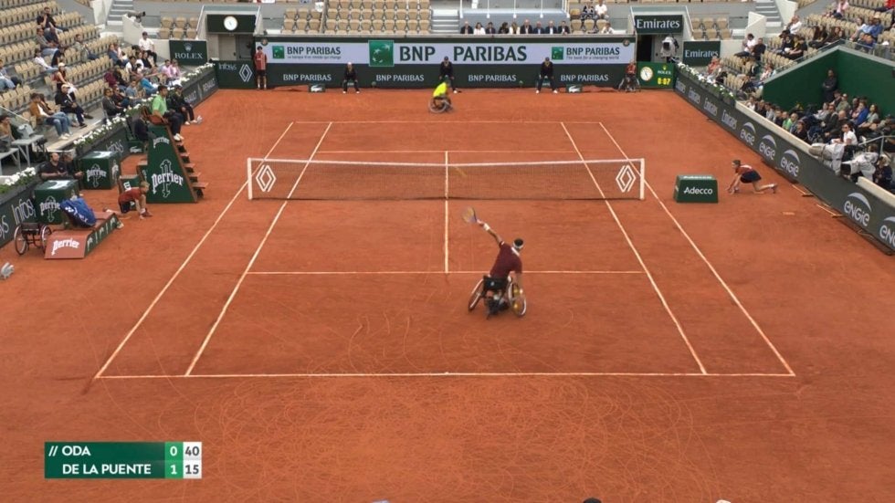 粘る相手も完全お手上げ 小田凱人、狙い澄ましたバックハンドクロスが力強くも華麗 場内から大拍手／テニス・全仏オープン