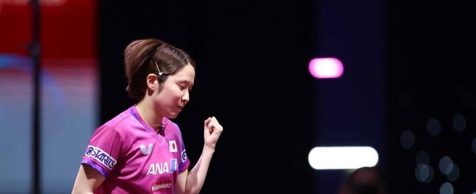 平野美宇、孫穎莎との“交流”に現地メディア熱視線「一挙手一投足に魅了」　チームメイトの世界女王がベンチで戦況見守る