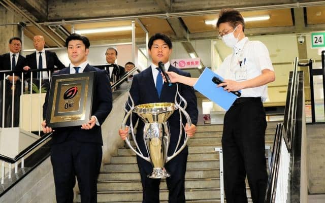 東芝ブレイブルーパス東京、三鷹市役所訪問