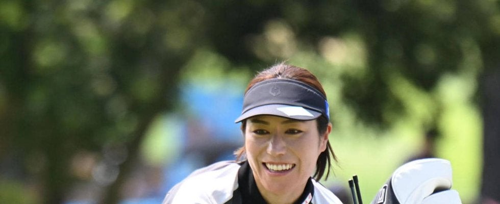 岡山絵里と小祝さくらが通算11アンダーで首位　１打差３位に神谷そら、２打差４位に河本結ら