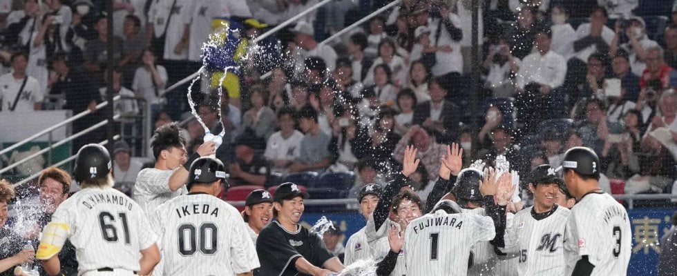 【ロッテ】今季４度目のサヨナラ勝ち！９回１死二、三塁でヤクルト大西が暴投