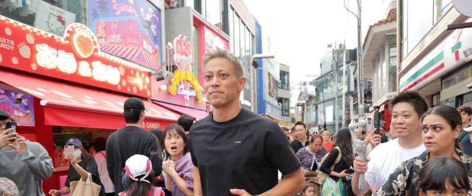 ３９歳・本田圭佑「現役はやめない。体が動く限りはやり続けたい」　次世代スポーツブランド立ち上げ、ウエア着て渋谷走った