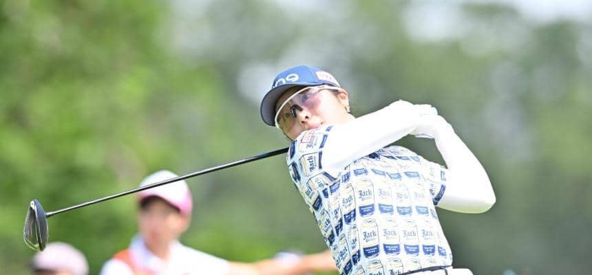 女子ゴルフ　佐久間朱莉が首痛なんの！上位で３試合ぶり予選突破