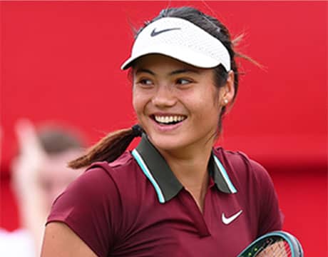 片腕のテニス少女、憧れの選手と交流