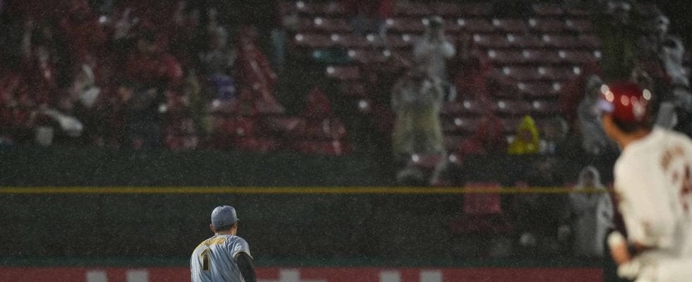 【阪神】雨の延長10回サヨナラ幕切れ　森下翔太が必死のチャージも届かず後逸「見ての通り」