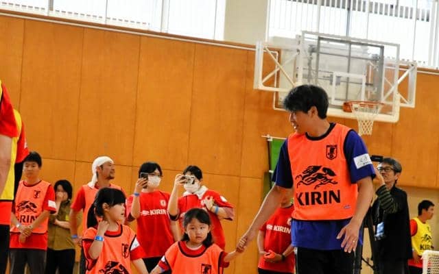 町野町に町野選手が来た　「勝手に応援」の縁、能登支援でサッカー
