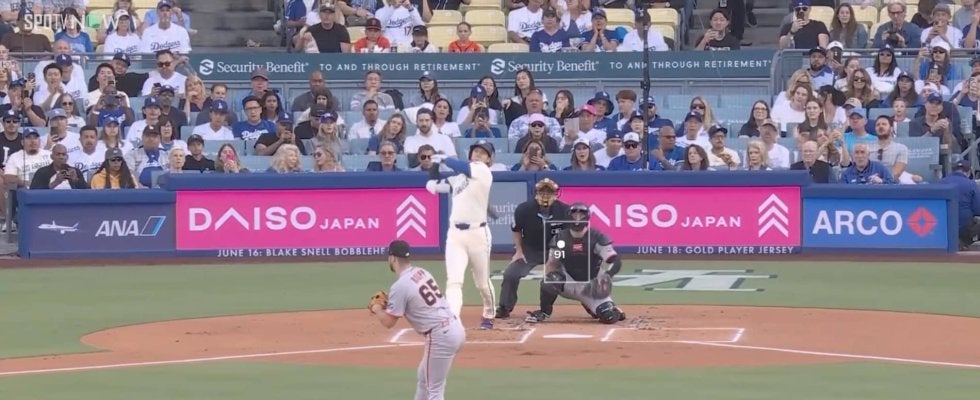 大谷翔平、お目覚め11戦ぶりホームランでようやく飛び出したスマイル顔…チームメイトも“超大喜び”で大谷を出迎えた一部始終