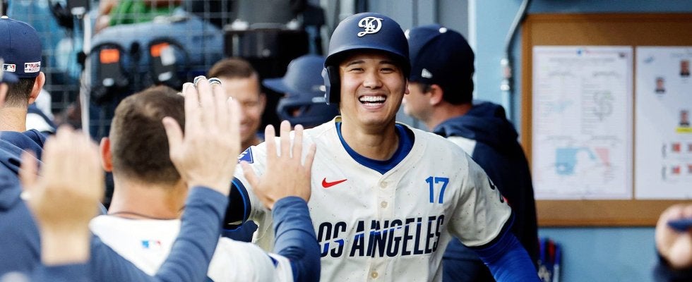お目覚めの大谷翔平、1試合2発でMLB通算250号達成！　ドジャースはカーショーの力投も野手登板の9回にヒヤヒヤ勝利で首位攻防戦制す
