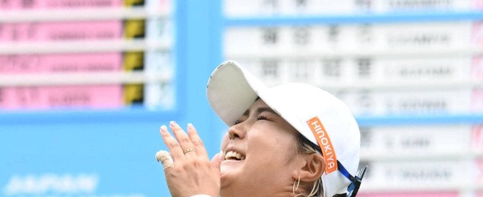 高橋彩華「神様、どうか入ってください」1メートルのパーパット沈め涙の３年ぶりツアー優勝