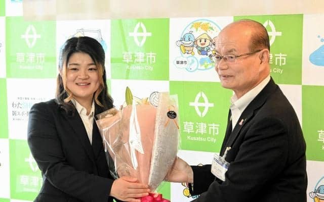 スキーヤー弥永奈々さん、国スポ優勝を報告　草津市