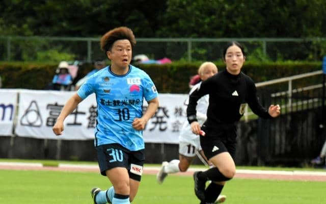 FCふじざくら山梨、3連勝で1部昇格に望み　首位と勝ち点4差に
