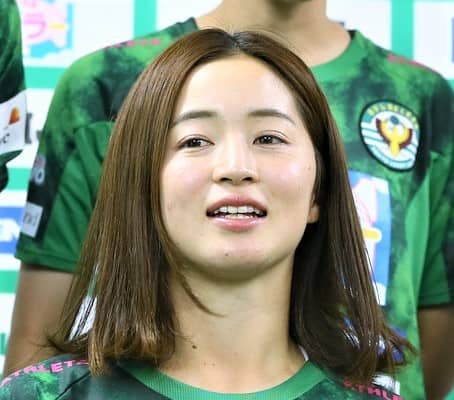 「色気ヤバっ」なでしこ清水梨紗、29歳誕生日を報告…両肩露出の夏コーデが「めっちゃ綺麗」