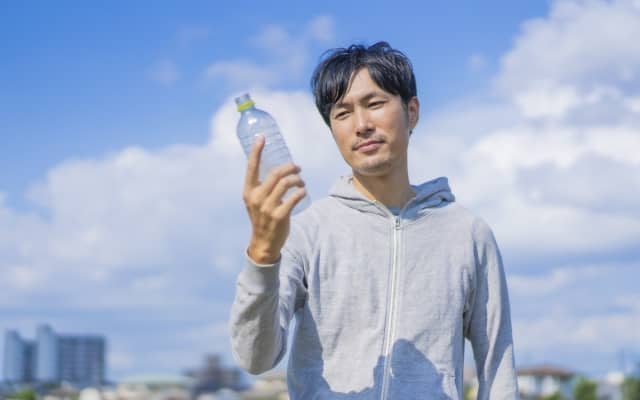 その水分補給、逆効果かも？激しい喉の渇きを引き起こす「ペットボトル症候群」に注意