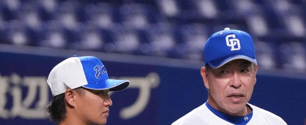 【中日】井上監督リクエスト成功　岡林の大飛球１度アウトも検証後フェンスに当たりインプレーに