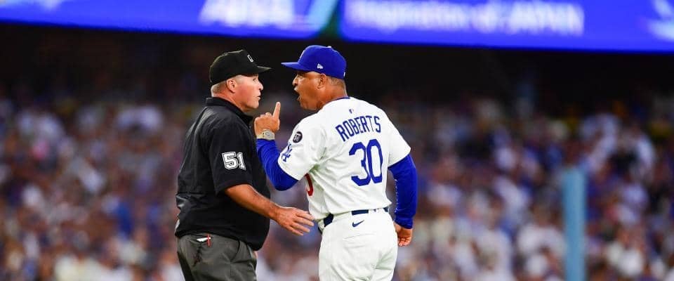 ロバーツ監督　退場処分のワケ　審判団は「彼はただ怒っていた」理由も説明「警告に異議を唱えたことで退場させるしかなかった」