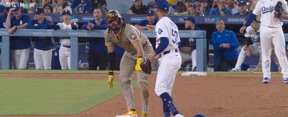 ドジャース戦で起きた“珍事”「何が起きたんだ」「わろたw」走者タッチアウトも判定覆る…大混乱のシーン