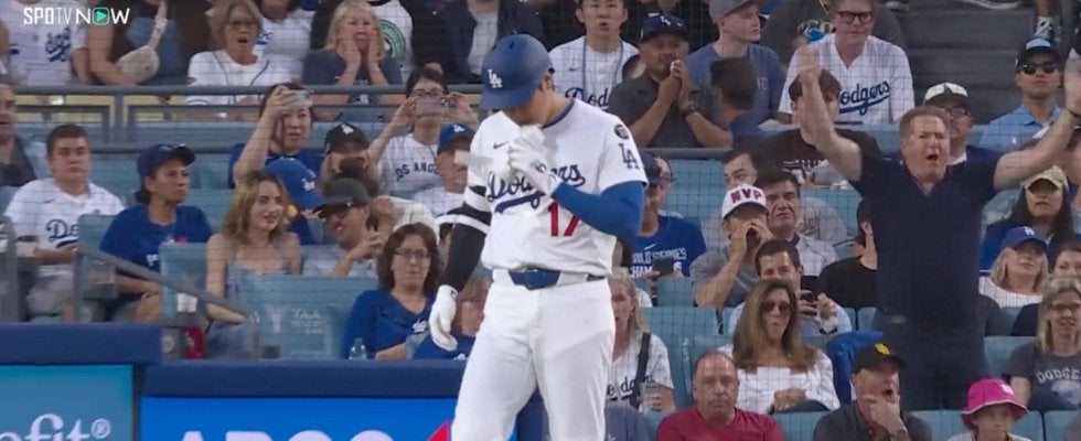 「WHY？」大谷翔平への死球でネット裏の観客が“激怒”「当てんなよ」「今のはわざと」怒号鳴り止まぬスタジアムの様子
