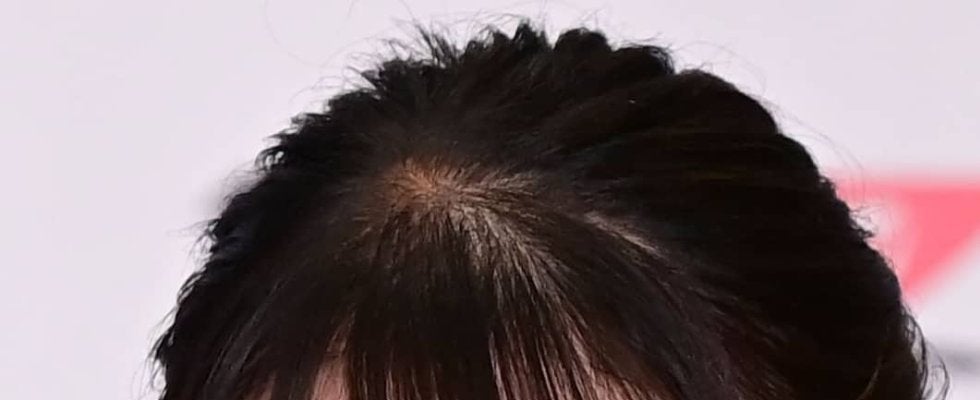 「すっぴんでも綺麗」女性格闘家RENA、タンクトップ姿で髪書き上げる自撮り動画公開