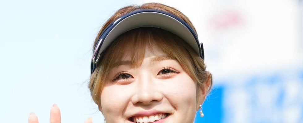 都玲華「カギをなくしすぎて自分を信じない」ヤンキース帽子をかぶった意外な街歩きスタイルとは