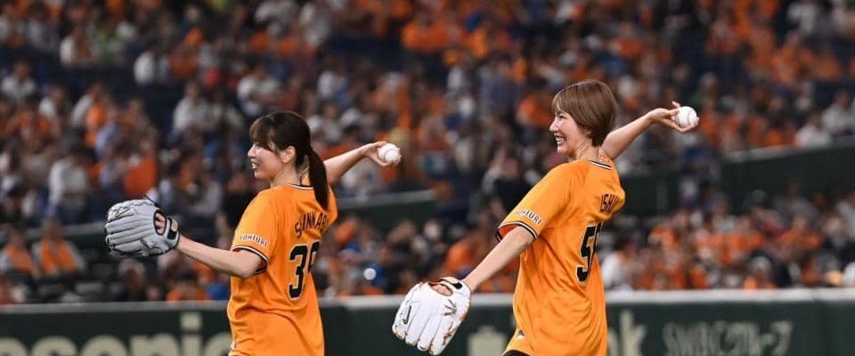バレー女子元日本代表がすっかり「乙女に」憧れの巨人コーチの登場で「照れて逃げる」グラブで顔隠す様子も