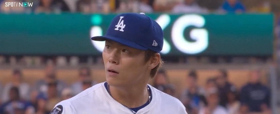 「世紀の大誤審」山本由伸が困惑した“疑惑の判定”「ど真ん中やぞ」「審判チェンジして」衝撃シーンに批判殺到