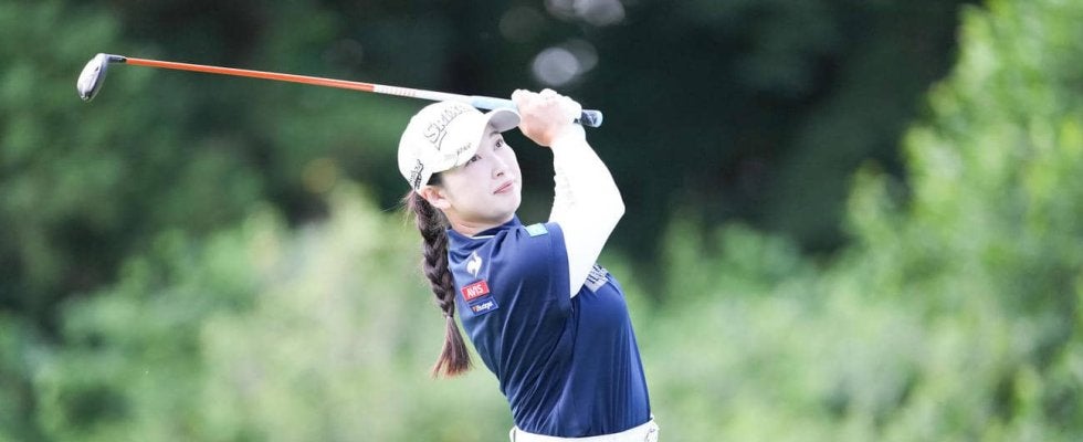 小祝さくらがパー５の第３打を直接決めてイーグル　暫定５位で最終日の逆転優勝射程圏内に浮上