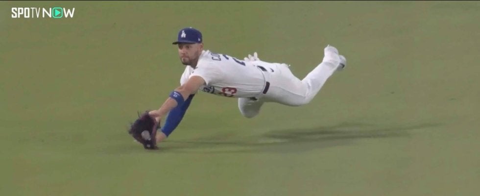 ドジャースを救った“圧巻美技” 24億円男のグラブが「脅威を終わらせた」現地局も称賛
