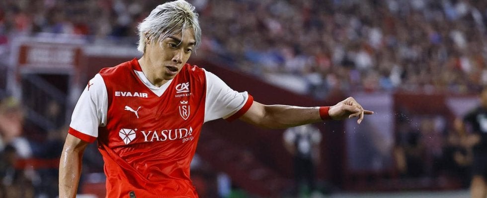 【柏】OB伊東純也と関根大輝がサプライズ観戦「最高でーす！」場内１周、サポ「雰囲気がニノ」