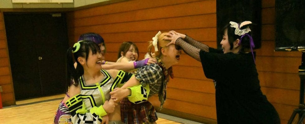 【東京女子】負傷の猫はるな山梨大会来場だけのはずが引っかき攻撃で加勢、今後手術＆リハビリへ