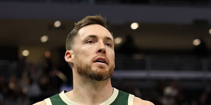 32歳のベテラン、パット・カナトンがプレーヤーオプションを行使してバックス残留へ