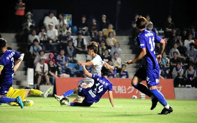 ホーリーホック8連勝でついに首位　アウェーでFC今治を破る