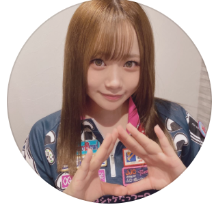 「微妙な顔もかわいい」“おにぎりプロボウラー”川崎由意が白Ｔ姿で世界的人気キャラと２Ｓ披露