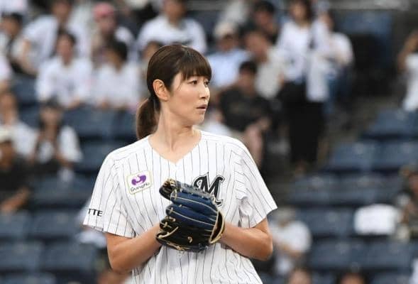 ロッテ・狩野舞子の始球式に場内どよめき「一応ノーバンでいけたので７０点くらい（笑）」