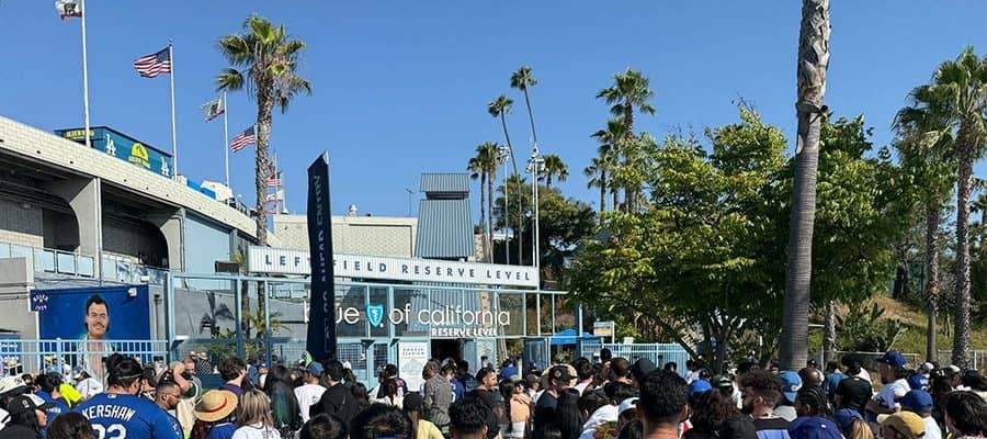 「売ってくれ」「200ドルでどうだ」　ド軍ワンピースグッズで競売勃発…“大谷超え”の異常な熱気