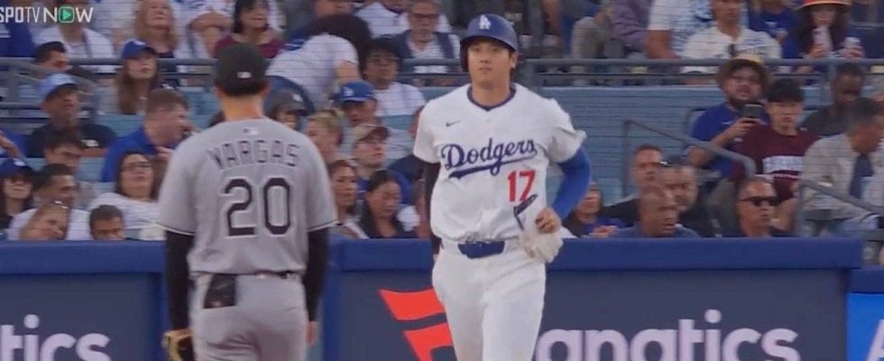 一体、何が起きた…？ 大谷翔平が“まさかの行動”「ヤバいw」「めっちゃウケる」 四球直後に見せたリアクションが話題に