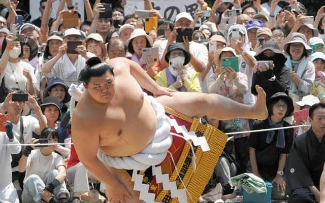 豊昇龍、大の里の両横綱が奉納土俵入り　名古屋場所を前に熱田神宮で