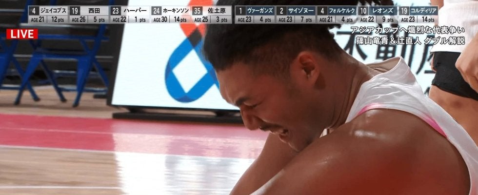 危険！ 膝が下腹部に直撃…日本期待のSFジェイコブス晶が悶絶「モロじゃん！」「オランダはラフだな…」「これは痛い」ファンも心配