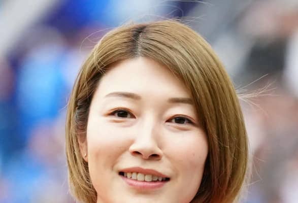 【バレー】狩野舞子さん「やるときゃやるのよ」現役時代変わらぬ動きでコーナーの球にサーブ命中