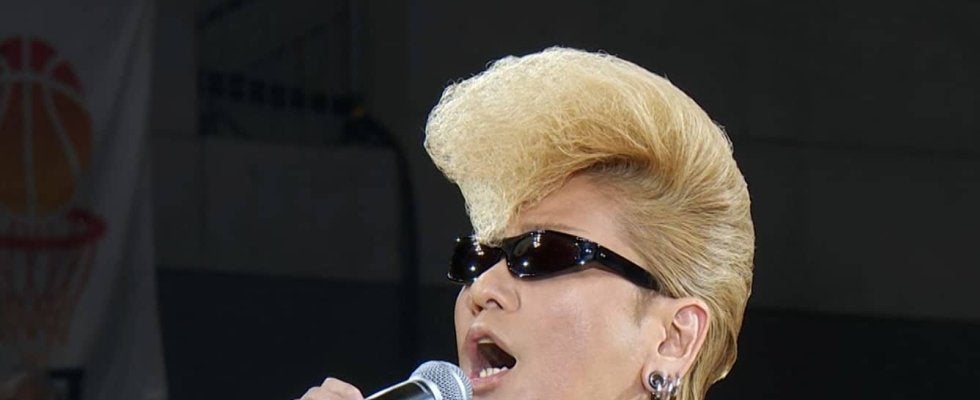 「めっちゃカッコイイ！」綾小路翔の“ロックな国歌独唱”にSNS騒然「アカペラなのに氣志團らしさ」「気迫が伝わって震えた」バスケ代表戦を盛り上げ