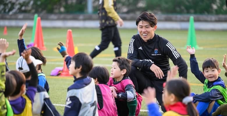 サッカー元日本代表の太田宏介が「月謝無料」サッカー教室を開校。自身の経験からみんなにチャンスを