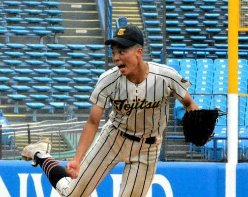 東京実・嶋崎智慧主将　「雰囲気を変える」九回にベストボールの投球